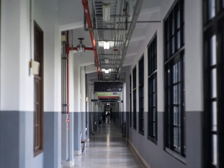 Pasillo de institucion educativa
